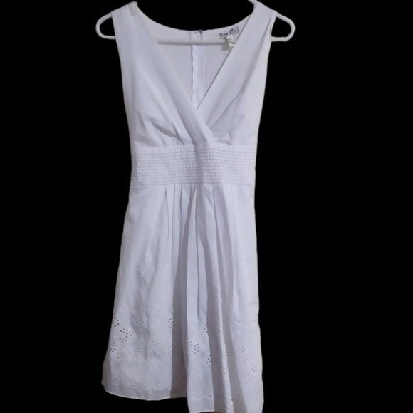Corey P Dresses & Skirts - Corey P White Flower Lace Scalloped Sleeveless Sundress 4 NOS back tie zipper